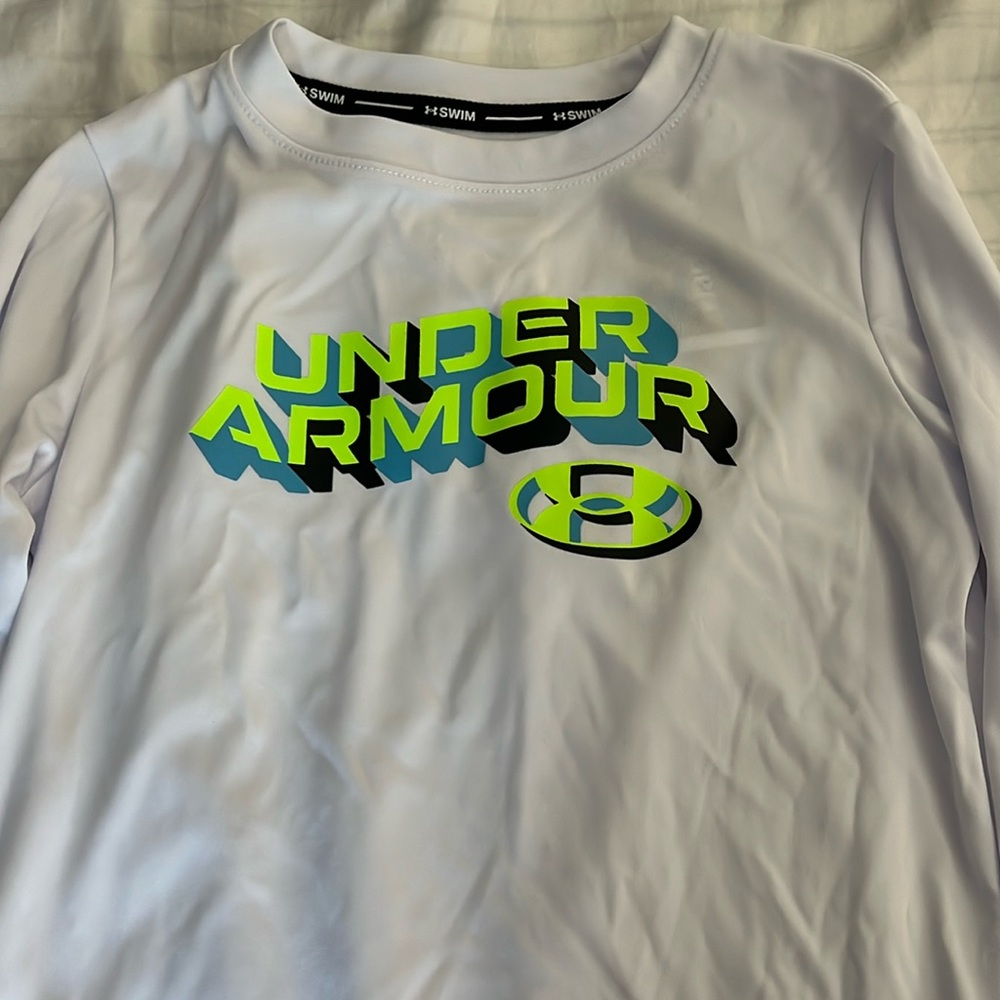Boys under armour swim shirt size 6 new!